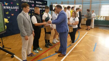Ostrów Mazowiecka - Oklaski, puchary i gromkie brawa dla młodych sportowców. W A