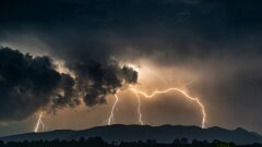 Ostrów Mazowiecka - Polskę czekają gwałtowne burze, którym mogą towarz