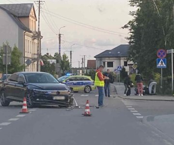 Ostrów Mazowiecka - Motocyklista trafił do szpitala po zderzeniu z osobówką na s