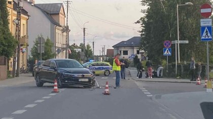 Ostrów Mazowiecka - Motocyklista trafił do szpitala po zderzeniu z osobówką na s