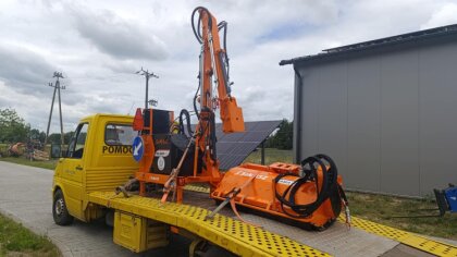 Ostrów Mazowiecka - Nowoczesna kosiarka bijakowa z wysięgnikiem trafiła do zasob