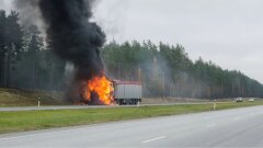 Ostrów Mazowiecka - Ogromna chmura czarnego dymu uniosła się nad S8, g