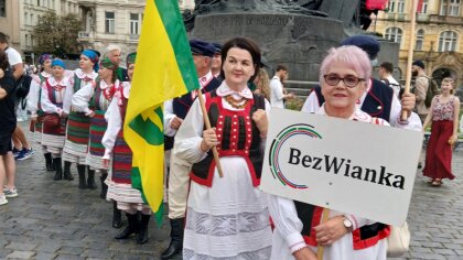 Ostrów Mazowiecka - Kolorowe stroje, żywiołowe tańce i pieśni pełne serca. Tak w
