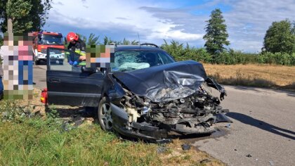 Ostrów Mazowiecka - Zderzenie dwóch aut, interwencja kilku służb i transport ran