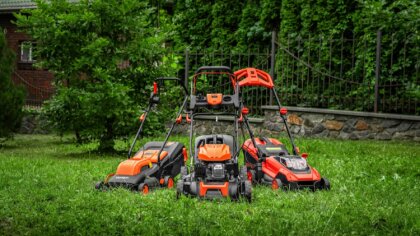 Ostrów Mazowiecka - Kosiarka to zmechanizowane urządzenie przeznaczone do równom