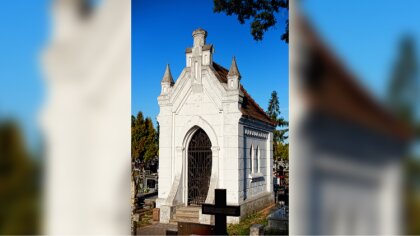 Ostrów Mazowiecka - Kaplica grobowa rodziny Nowców na cmentarzu parafialnym w Os