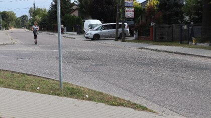 Ostrów Mazowiecka - Mieszkańcy skarżą się na dziury i nierówności na skrzyżowani