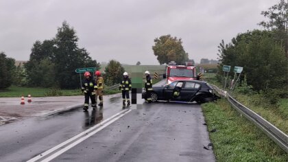 Ostrów Mazowiecka - W Chmielewie doszło do wypadku drogowego z udziałem dwóch sa