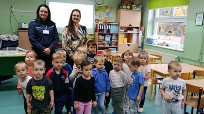 Ostrów Mazowiecka - Ostrowscy policjanci-profilaktycy, dzielnicowi z nurskiego p