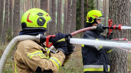Ostrów Mazowiecka - Dym, płomienie i interweniujące jednostki. Na terenach gmin 