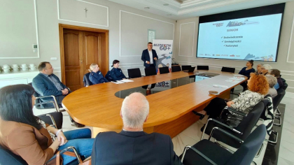 Ostrów Mazowiecka - Rozmawiali o bezpieczeństwie, mierzyli ciśnienie, pytali pol