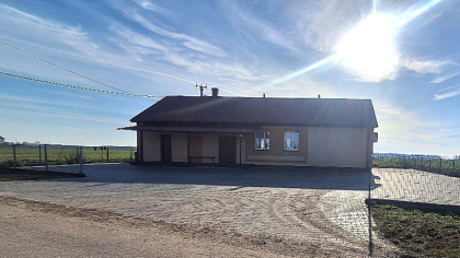 Ostrów Mazowiecka - Plac przy świetlicy wiejskiej w Mianowie został utwardzony. 