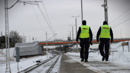 Ostrów Mazowiecka - Na torach widać mundury i wzmożone kontrole. Policja, wojsko