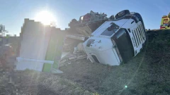 Groźny wypadek na drodze wojewódzkiej nr 677! Ranna osoba przetransportowana śmigłowcem L…