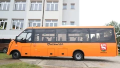 Nowy autobus szkolny w gminie Brok. To ważna inwestycja dla uczniów