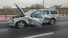 Kolizja na drodze wojewódzkiej nr 627. Auto wpadło na przeciwny pas (zdjęcia)