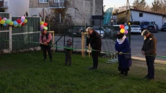 Nowe podwórko, nowa energia! Dzieci z Ostrowi Mazowieckiej świętowały wyjątkowe otwarcie …