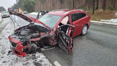 Pijany 27-latek wjechał czołowo w auto w okolicach Rogóźni! Dwie osoby trafiły do szpitala