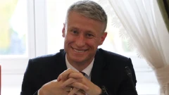 Nowa droga, nowe przystanki, a autobusu wciąż nie ma. Radny Pecura alarmuje: seniorzy bez…