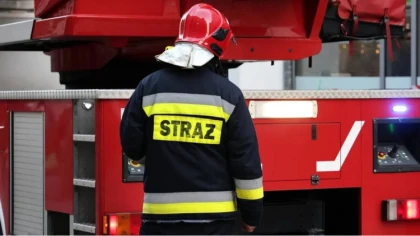 Ogień pojawił się przy hali magazynowej. Na miejsce skierowa