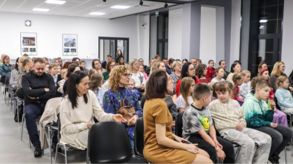 Ostrów Mazowiecka - Ogoniaste portrety zawładnęły wnętrzem Starej Elektrowni. Ws