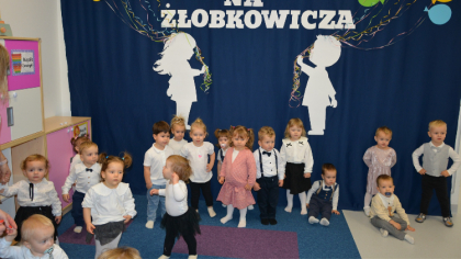 Ostrów Mazowiecka - Były tańce, uśmiechy i wielka kredka, która zrobiła furorę w