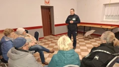 Małkińscy dzielnicowi edukowali członków z KGW w Rostkach Wielkich