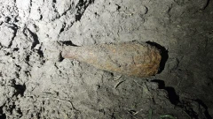 Granat pod pługiem. Niewybuch z czasów wojny znaleziony na polu w powiecie ostrowskim