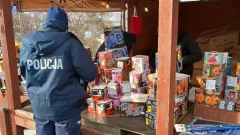 Kontrole punktów sprzedaży fajerwerków w Ostrowi. Policja apeluje o odpowiedzialność prze…