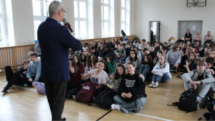 Ostrów Mazowiecka - Uczniowie klas siódmych i ósmych Zespołu Szkolno-Przedszkoln