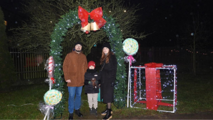 Ostrów Mazowiecka - Mimo niesprzyjającej pogody świąteczny jarmark odwiedziły tł