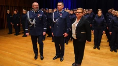 Medale i odznaczenia dla ostrowskich policjantów i pracowników komendy