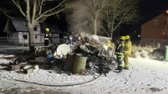 Pożar złomu przy ulicy Komorówka w Broku