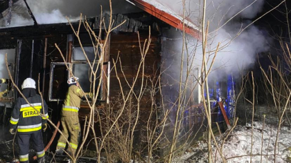 Ostrów Mazowiecka - Drewniany dom stanął w ogniu i spłonął doszczętnie, zanim st