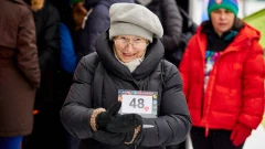 Wiek to tylko liczba! Pani Wiesia na starcie biegu "Policz się z cukrzycą"