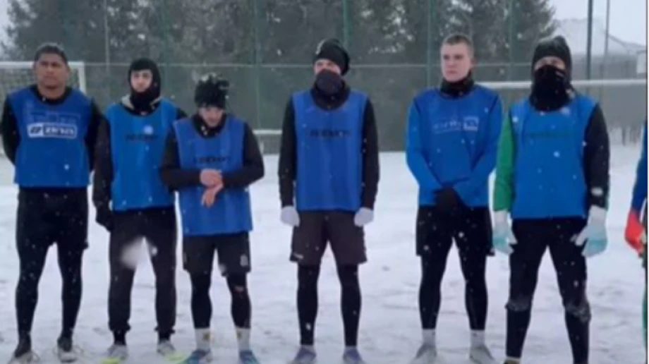 Piłkarze Ostrovii Ostrów Mazowiecka rozpoczęli przygotowania do nowego sezonu. W czwartkowych zajęciach wzięło udział 24 zawodników, którz