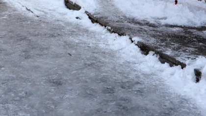 Ostrów Mazowiecka - Zamarzające szyby, marznący deszcz i lodowisko pod stopami. 