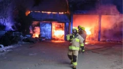 Garaż stanął w ogniu. Strażacy z kilku miejscowości walczyli z żywiołem