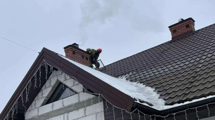 Ostrów Mazowiecka - Kłęby dymu i zagrożenie pożarem całego budynku. W środku dni