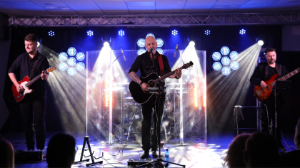 Ostrów Mazowiecka - Miłość wybrzmiała w Starej Elektrowni pełną mocą, a publiczn