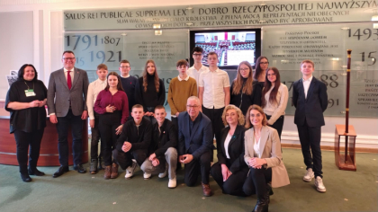 Ostrów Mazowiecka - Młodzi radni z Ostrowi Mazowieckiej zasiedli na galerii sejm