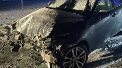 Ostrów Mazowiecka - Chwila nieuwagi i śliska nawierzchnia wystarczyły, by samoch