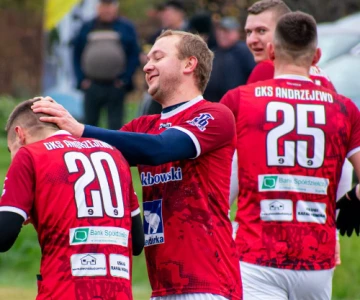 Bardzo ciekawe spotkanie rozegrali piłkarze GKS-u Andrzejewo i Iskry Zaręby Kośc