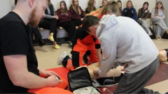 Uczniowie "Jedynki" uczą się pierwszej pomocy, samoobrony i radzenia z emocjami (zdjęcia)