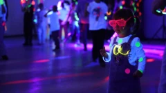 Szaleństwo kolorów i świateł. Fluo Bal w Starej Elektrowni (zdjęcia)