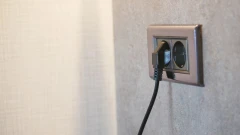 Jak wybrać odpowiednie gniazdko elektryczne do mieszkania?