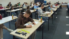 Dużo wiedzą na ważny temat. Poznajcie zwycięzców powiatowych eliminacji turnieju "Młodzie…