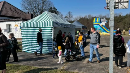 Zapach lokalnych przysmaków, świąteczny klimat i sporo osób,