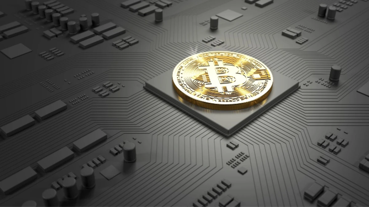 75-letni mieszkaniec powiatu ostrowskiego znalazł w Internecie ofertę firmy inwestującej w kryptowaluty i postanowił z niej skorzystać. Dobrze