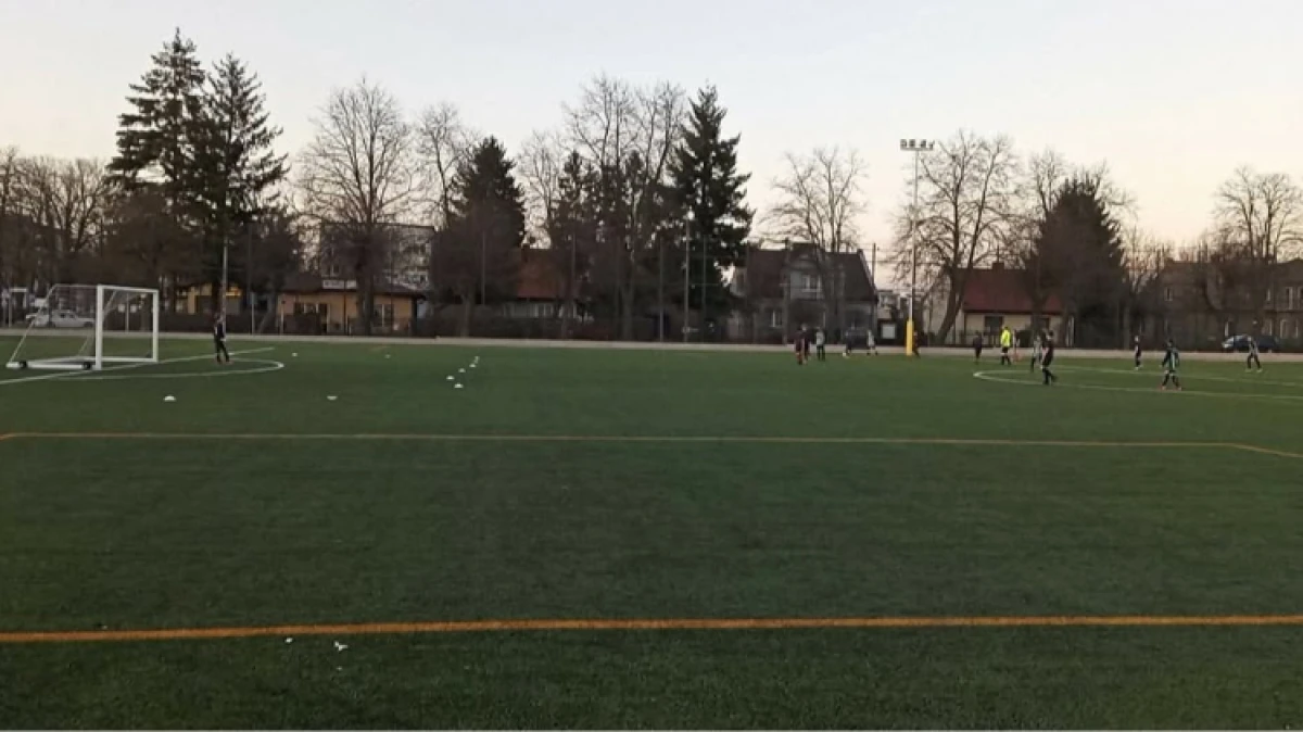 Bardzo udanie zainaugurował swoje granie w formule 9 na 9 zespół KS2014 z KS Ostrovia Ostrów Mazowiecka. W niedzielne popołudnie młodzi zawod